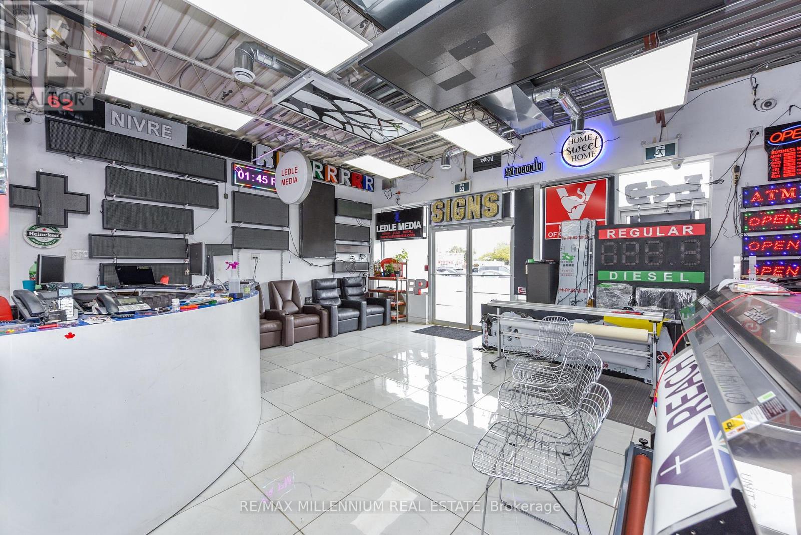 7 - 1780 Albion Road, Toronto, Ontario  M9V 1C1 - Photo 4 - W12604806