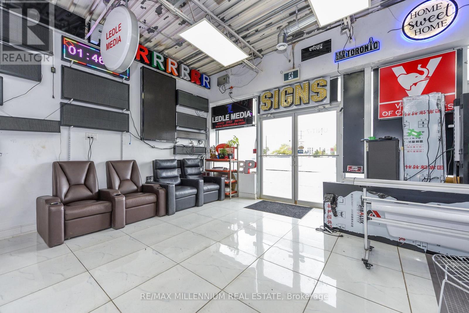 7 - 1780 Albion Road, Toronto, Ontario  M9V 1C1 - Photo 5 - W12604806