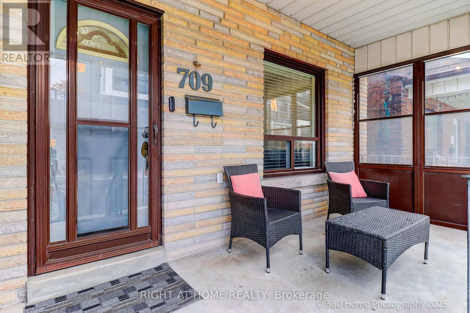 709 Dupont Street, Toronto, Ontario  M6G 1Z5 - Photo 3 - W12604820