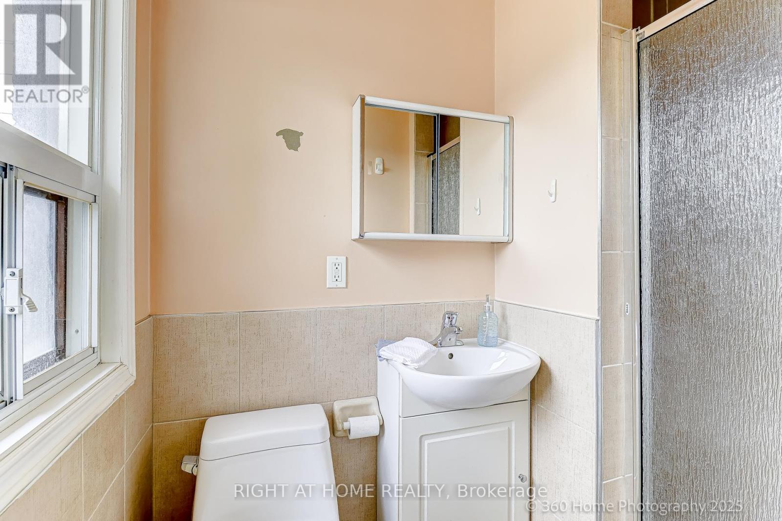 709 Dupont Street, Toronto, Ontario  M6G 1Z5 - Photo 9 - W12604820