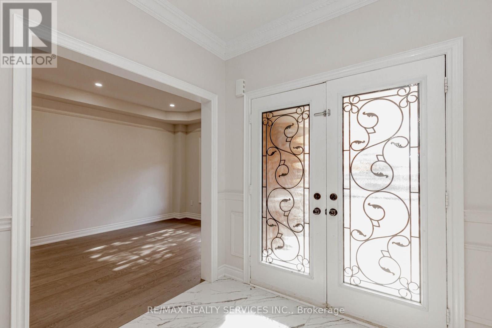 Upper - 50 Amboise Crescent, Brampton, Ontario L7A 3H2 - Photo 2 - W12604822