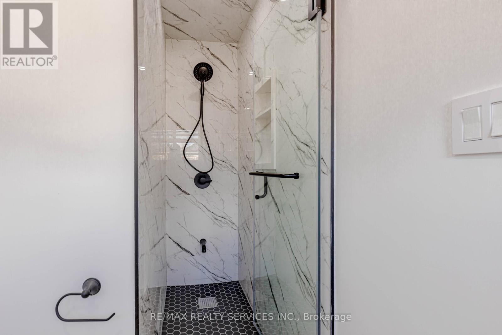 Upper - 50 Amboise Crescent, Brampton, Ontario L7A 3H2 - Photo 27 - W12604822