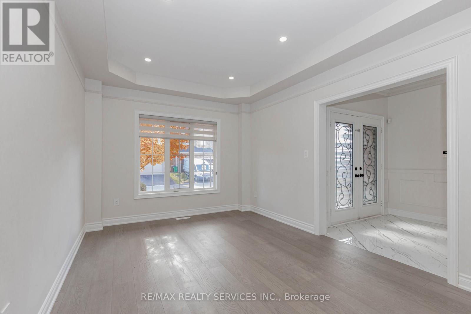 Upper - 50 Amboise Crescent, Brampton, Ontario L7A 3H2 - Photo 4 - W12604822