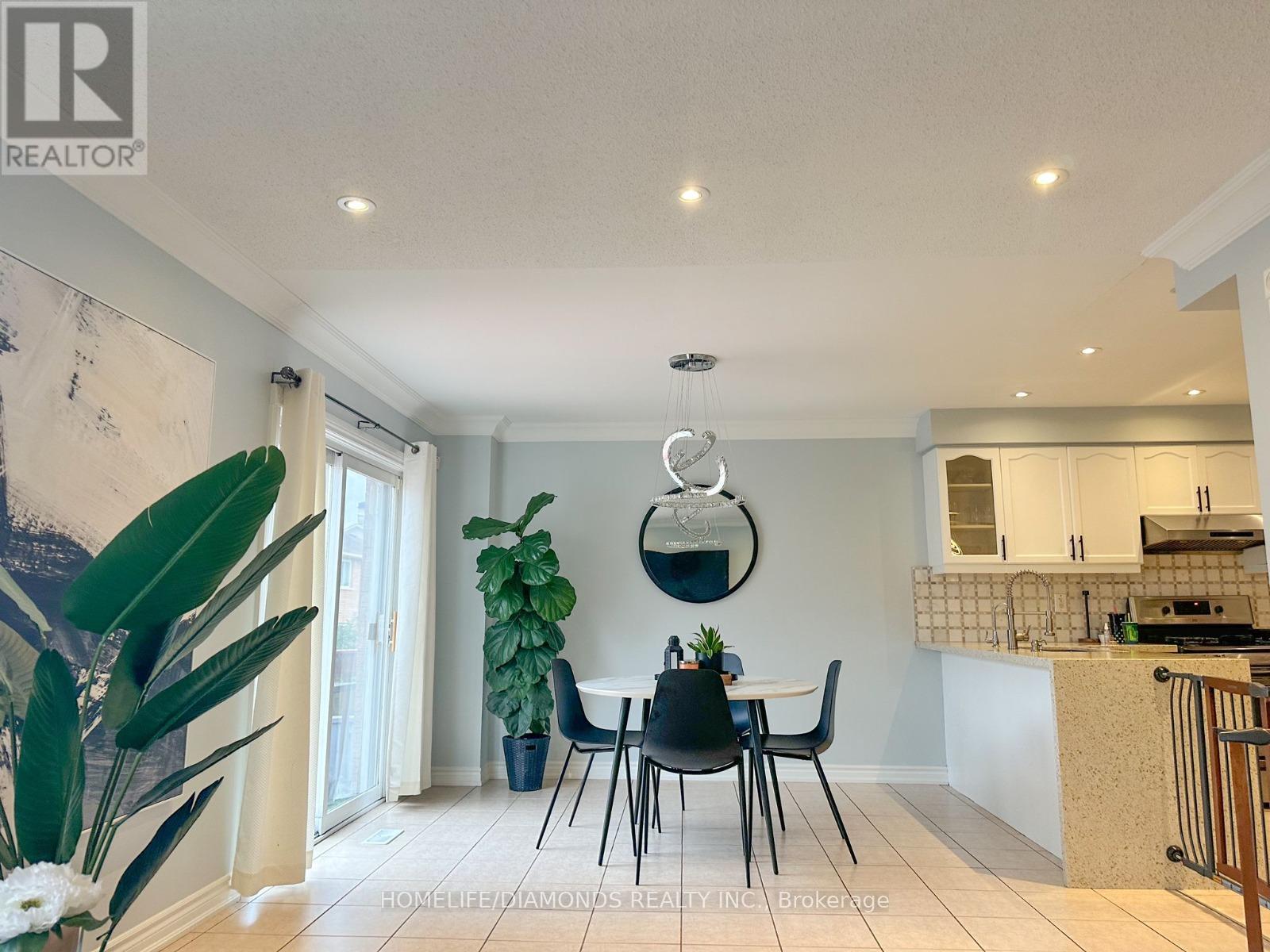 7 Clovercrest Drive, Brampton, Ontario  L7A 2N4 - Photo 6 - W12604868