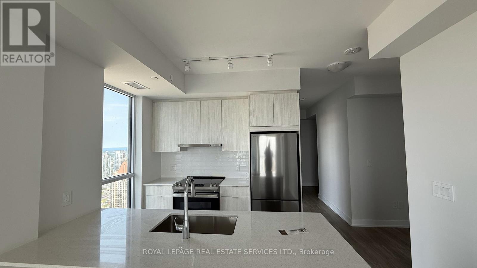 3811 - 430 Square One Drive, Mississauga, Ontario  L5B 0L6 - Photo 12 - W12604890