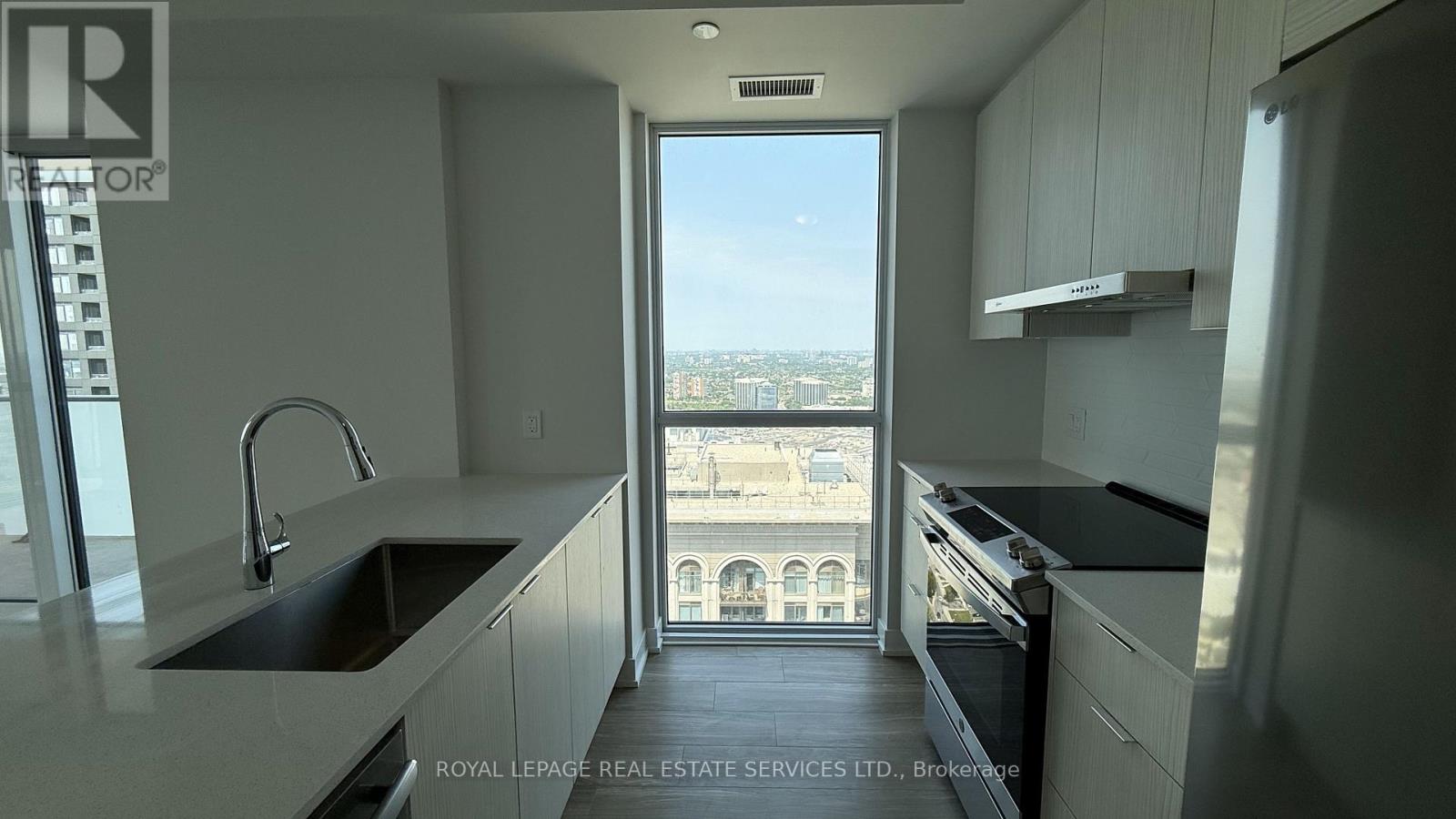 3811 - 430 Square One Drive, Mississauga, Ontario  L5B 0L6 - Photo 13 - W12604890