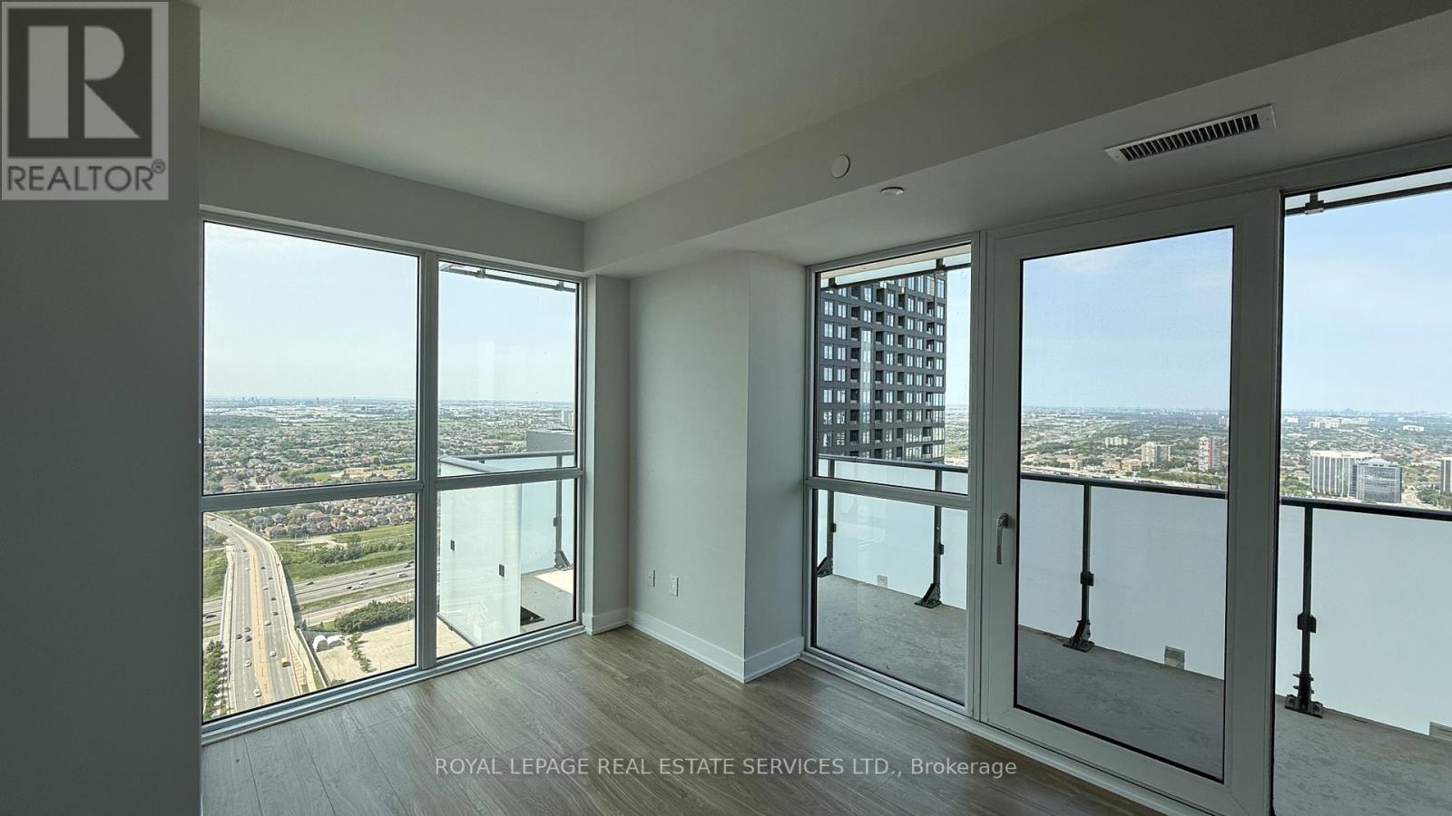 3811 - 430 Square One Drive, Mississauga, Ontario  L5B 0L6 - Photo 25 - W12604890