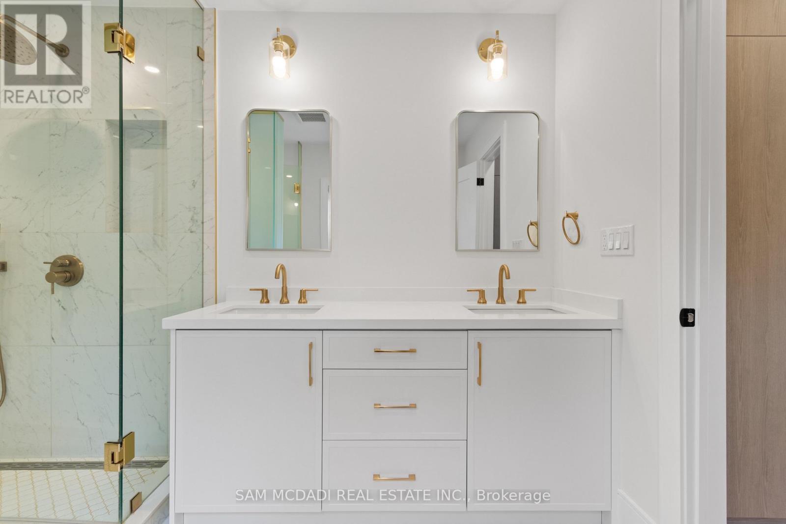 1882 Sherwood Forrest Circle, Mississauga, Ontario L5K 2E7 - Photo 23 - W12604898