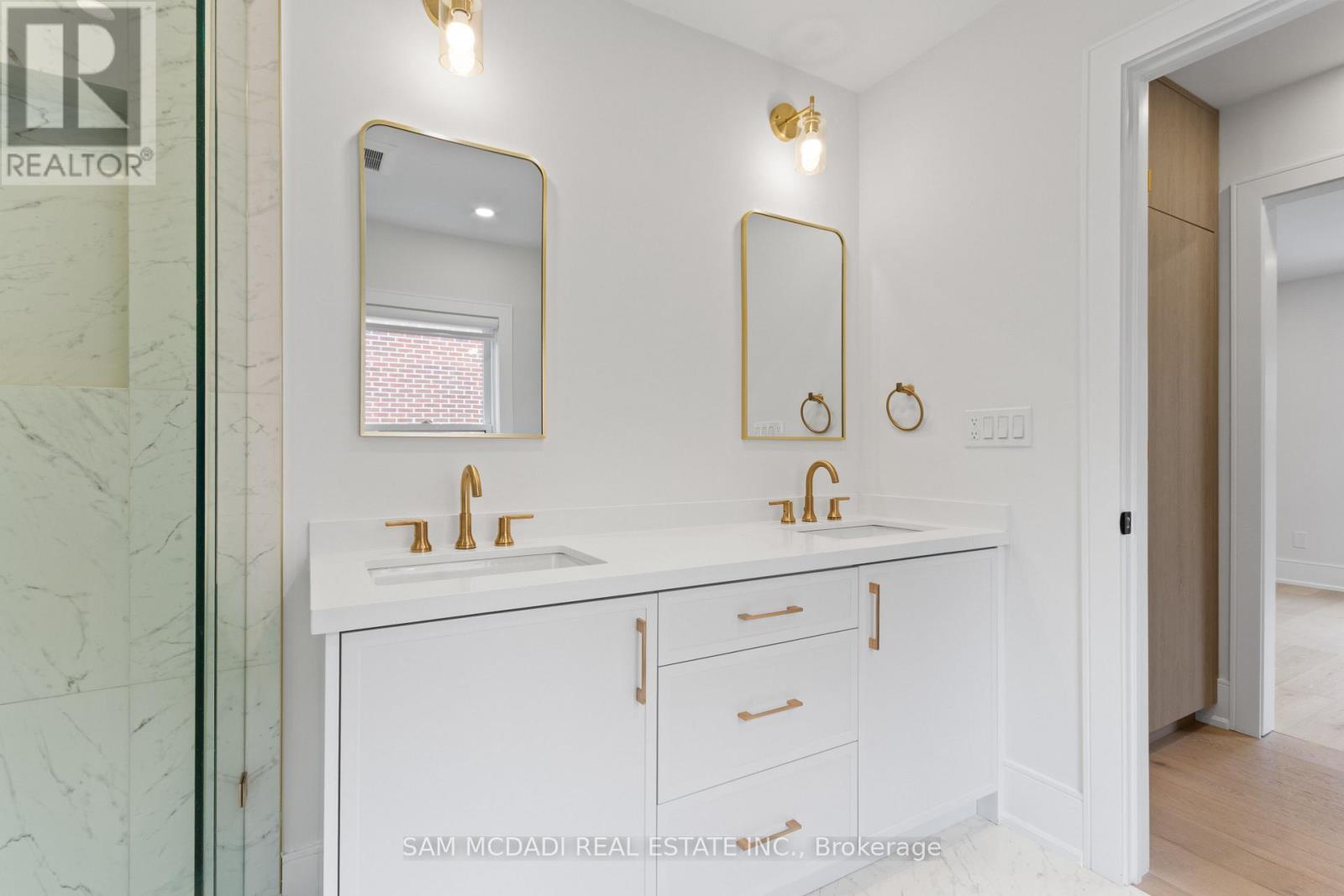 1882 Sherwood Forrest Circle, Mississauga, Ontario L5K 2E7 - Photo 24 - W12604898