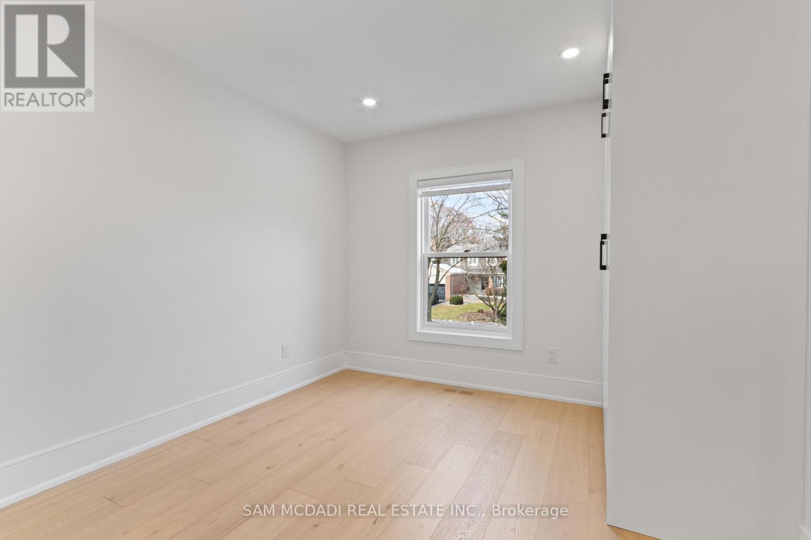 1882 Sherwood Forrest Circle, Mississauga, Ontario L5K 2E7 - Photo 30 - W12604898