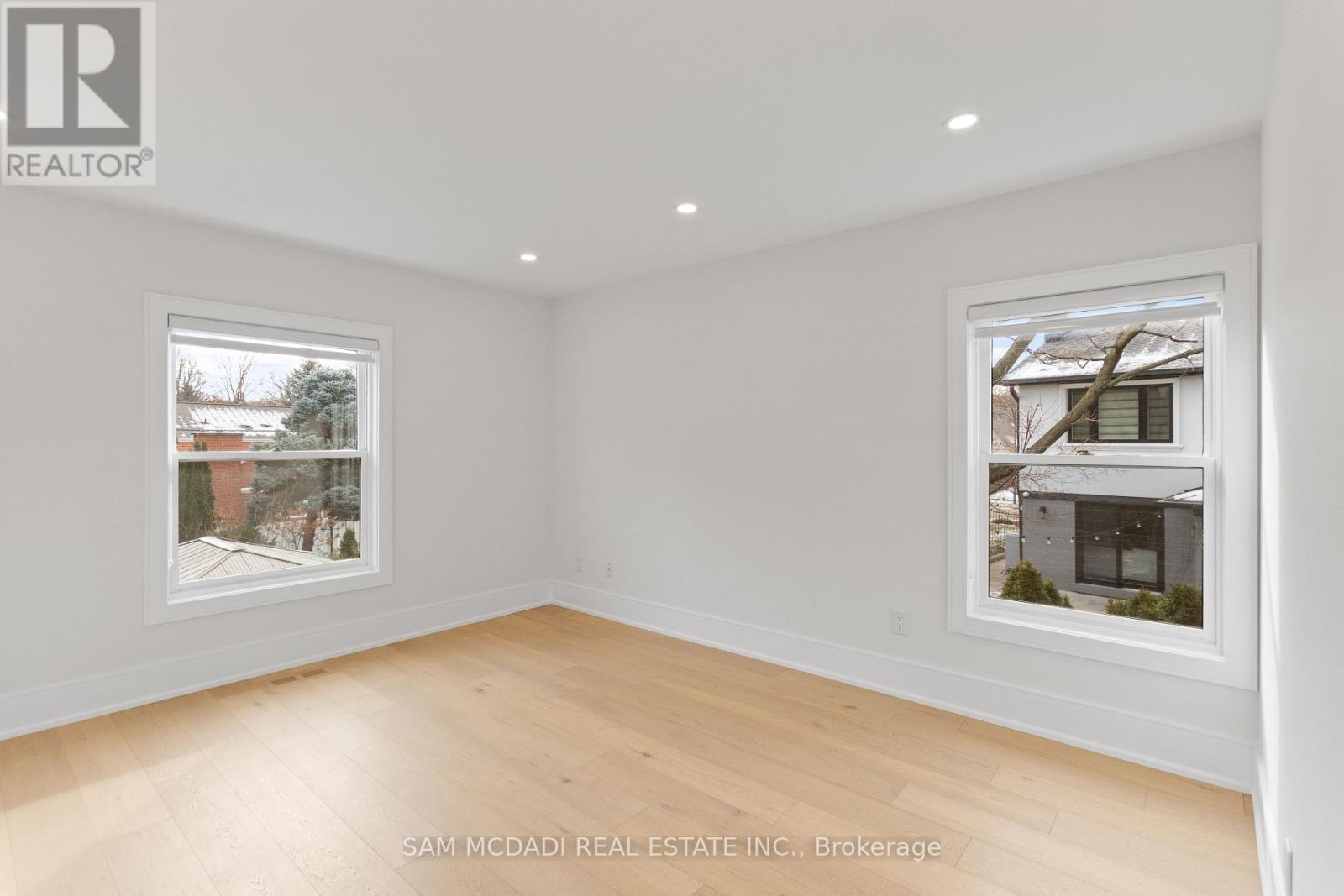 1882 Sherwood Forrest Circle, Mississauga, Ontario L5K 2E7 - Photo 32 - W12604898