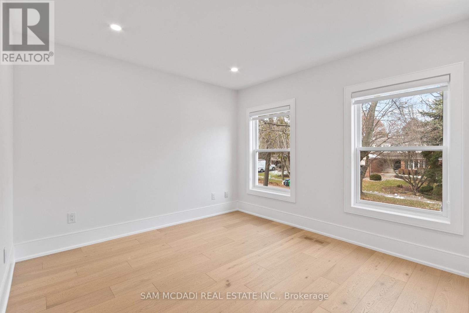 1882 Sherwood Forrest Circle, Mississauga, Ontario L5K 2E7 - Photo 35 - W12604898