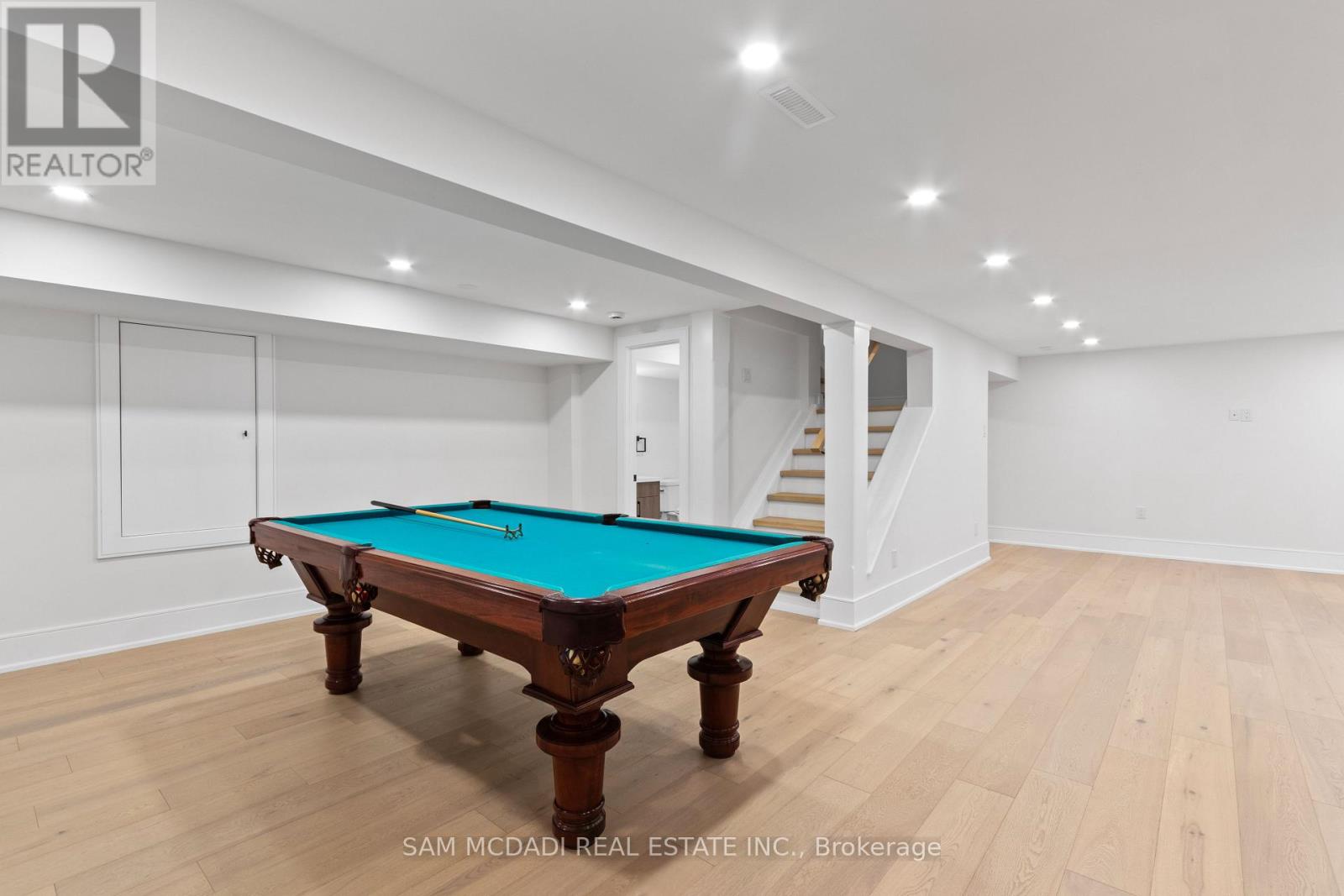 1882 Sherwood Forrest Circle, Mississauga, Ontario L5K 2E7 - Photo 38 - W12604898