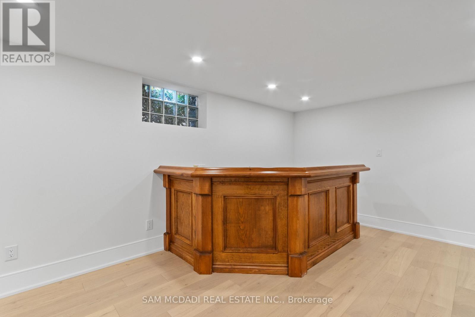 1882 Sherwood Forrest Circle, Mississauga, Ontario L5K 2E7 - Photo 41 - W12604898