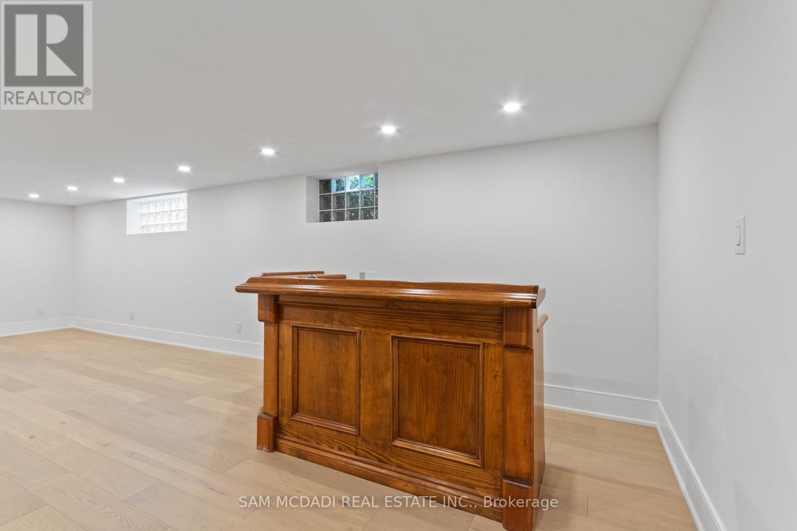 1882 Sherwood Forrest Circle, Mississauga, Ontario L5K 2E7 - Photo 42 - W12604898