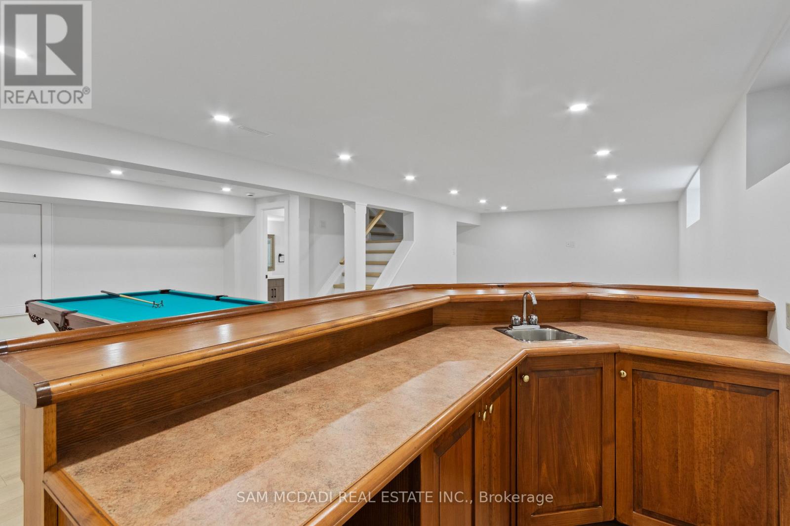 1882 Sherwood Forrest Circle, Mississauga, Ontario L5K 2E7 - Photo 43 - W12604898