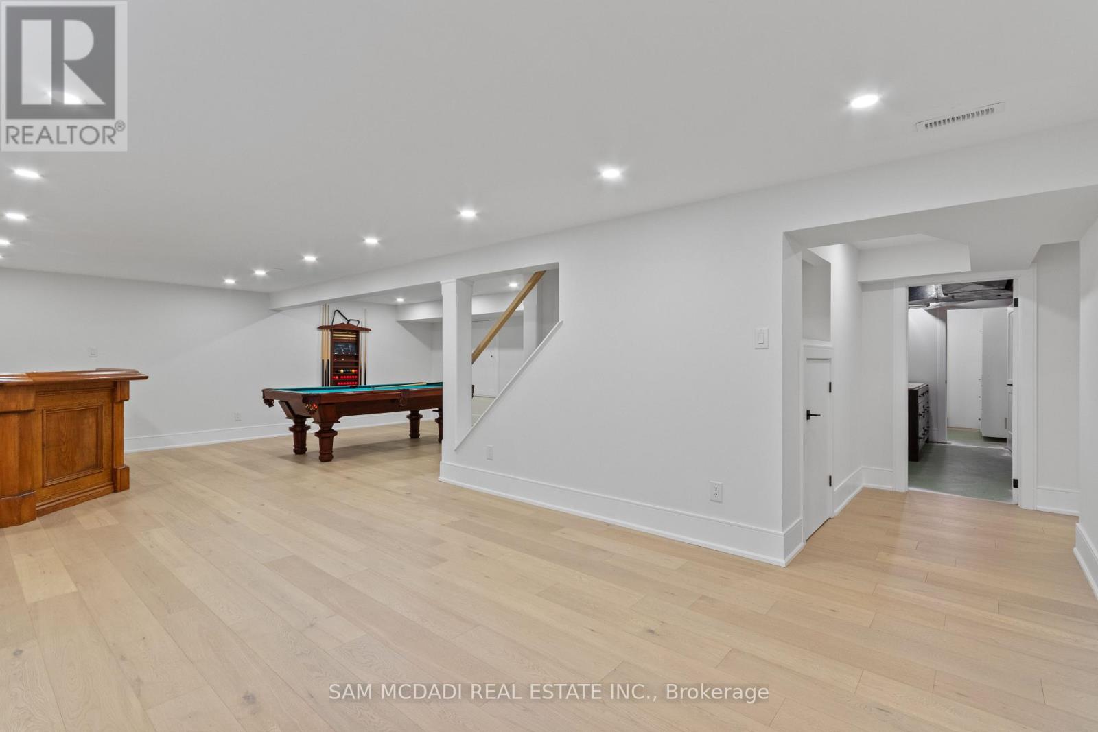 1882 Sherwood Forrest Circle, Mississauga, Ontario L5K 2E7 - Photo 44 - W12604898