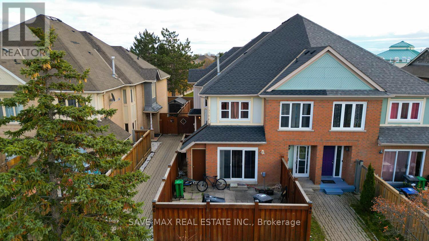 40 Blue Spruce Street, Brampton, Ontario  L6R 1C5 - Photo 6 - W12554388