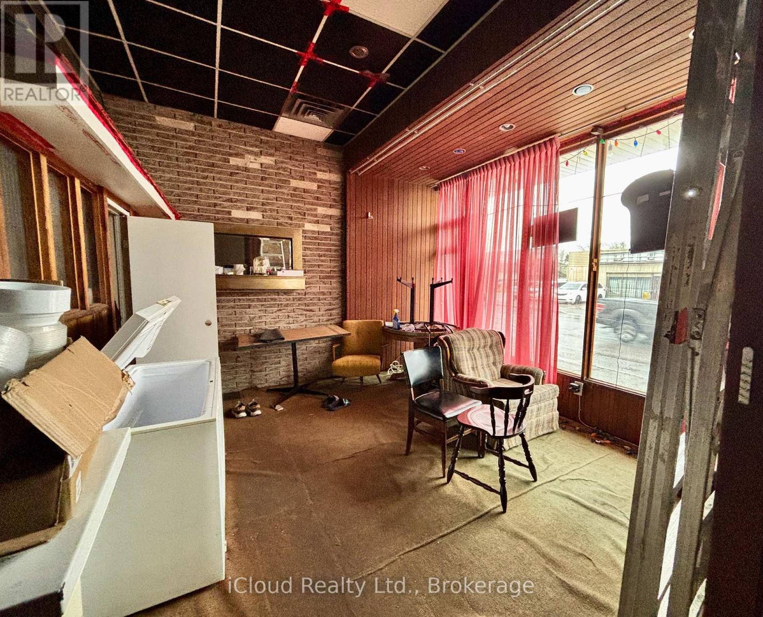 182 King Street, Welland, Ontario  L3B 3J5 - Photo 5 - X12604804