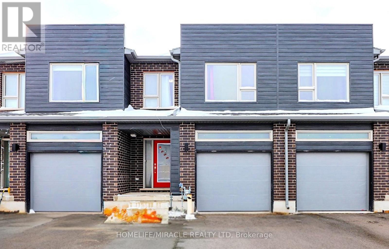 105 Pony Way, Kitchener, Ontario  N2R 0R8 - Photo 2 - X12604814