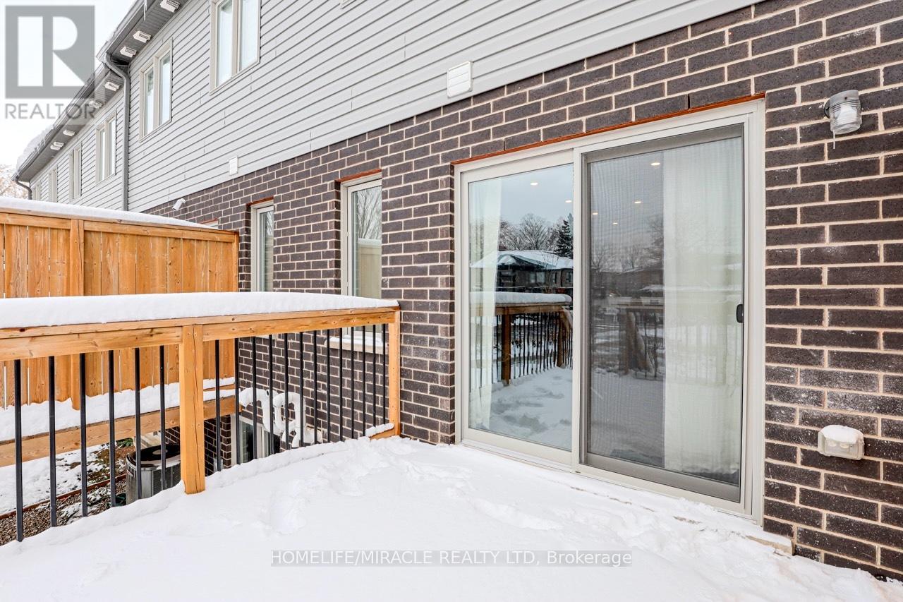 105 Pony Way, Kitchener, Ontario  N2R 0R8 - Photo 27 - X12604814