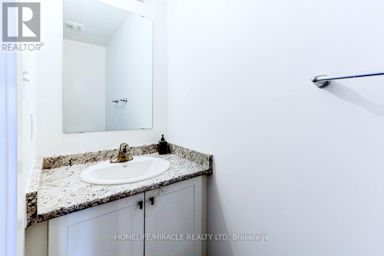 105 Pony Way, Kitchener, Ontario  N2R 0R8 - Photo 6 - X12604814