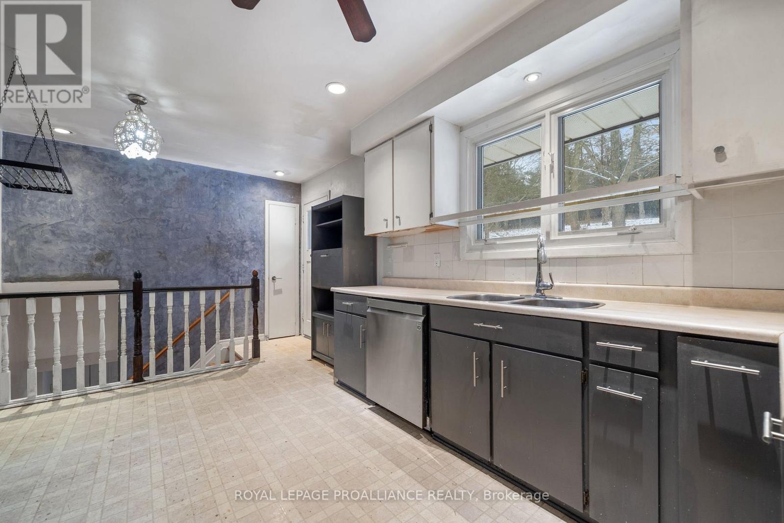 1237 Victoria Road, Prince Edward County, Ontario  K0K 1A0 - Photo 16 - X12604910