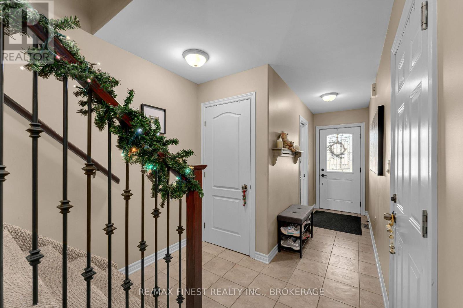 944 Swanfield Street, Kingston, Ontario  K7M 0A5 - Photo 3 - X12604932