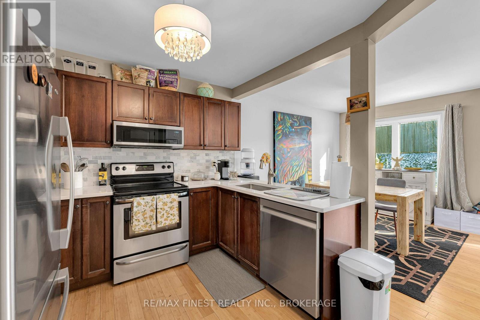 944 Swanfield Street, Kingston, Ontario  K7M 0A5 - Photo 5 - X12604932