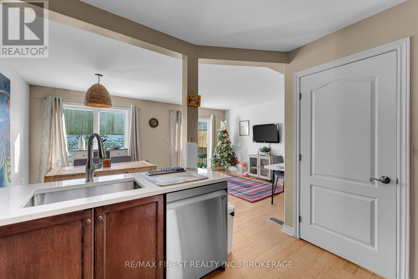 944 Swanfield Street, Kingston, Ontario  K7M 0A5 - Photo 6 - X12604932