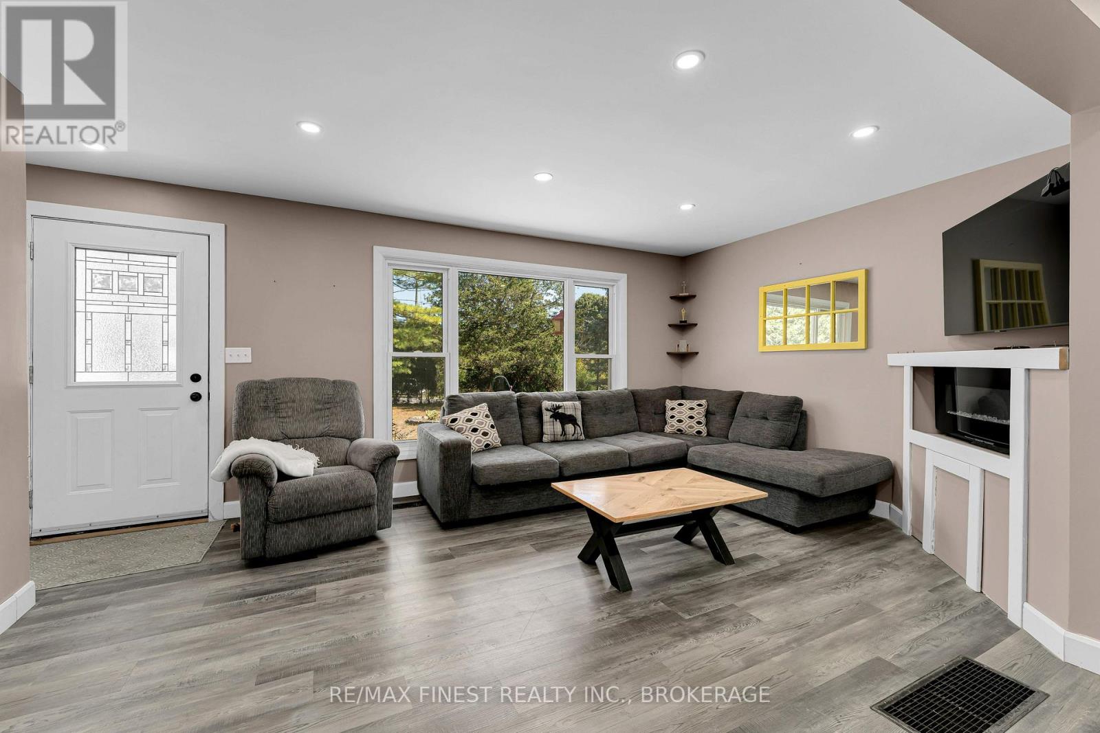 2843 Perth Road, Kingston, Ontario K0H 1S0 - Photo 4 - X12604980