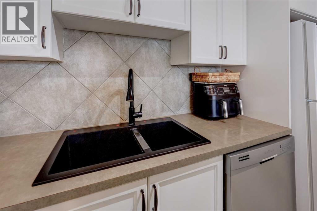 402, 120 Country Village Circle Ne, Calgary, Alberta  T3K 0E4 - Photo 10 - A2273623