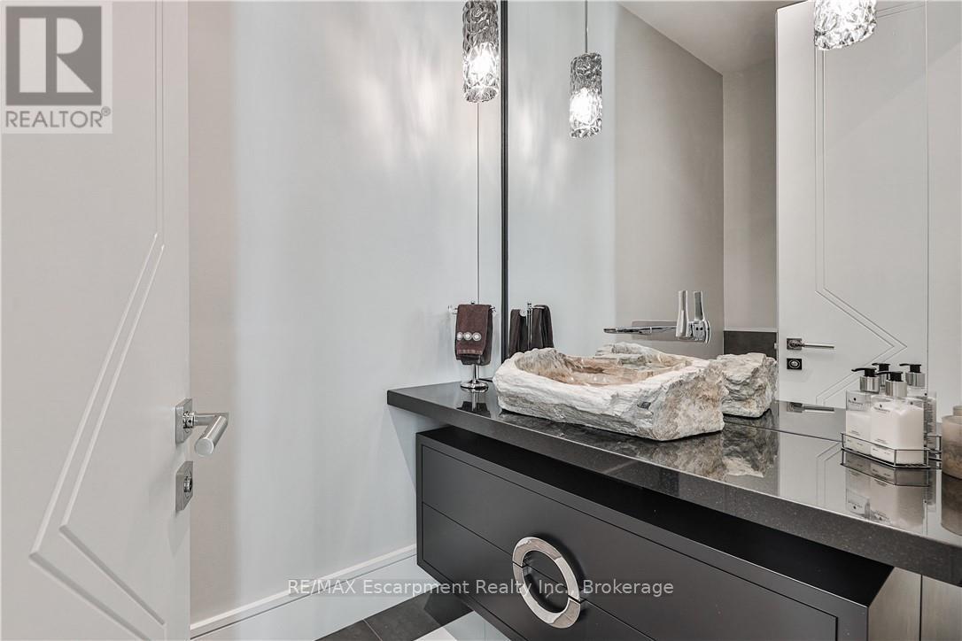 2250 Chancery Lane W, Oakville, Ontario  L6J 6A3 - Photo 18 - W12604934