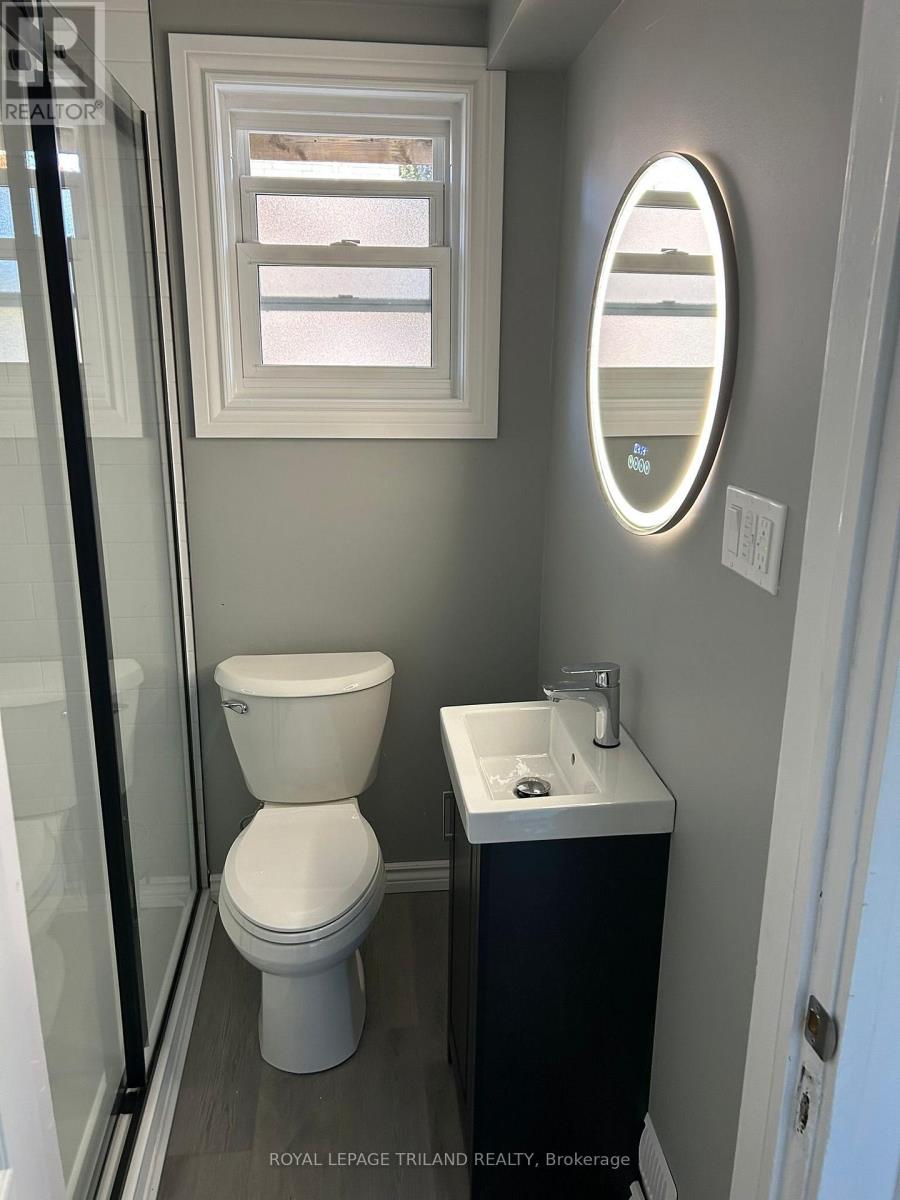 Unit 2 - 181 Ridout Street S, London South, Ontario  N6C 3X8 - Photo 6 - X12601354