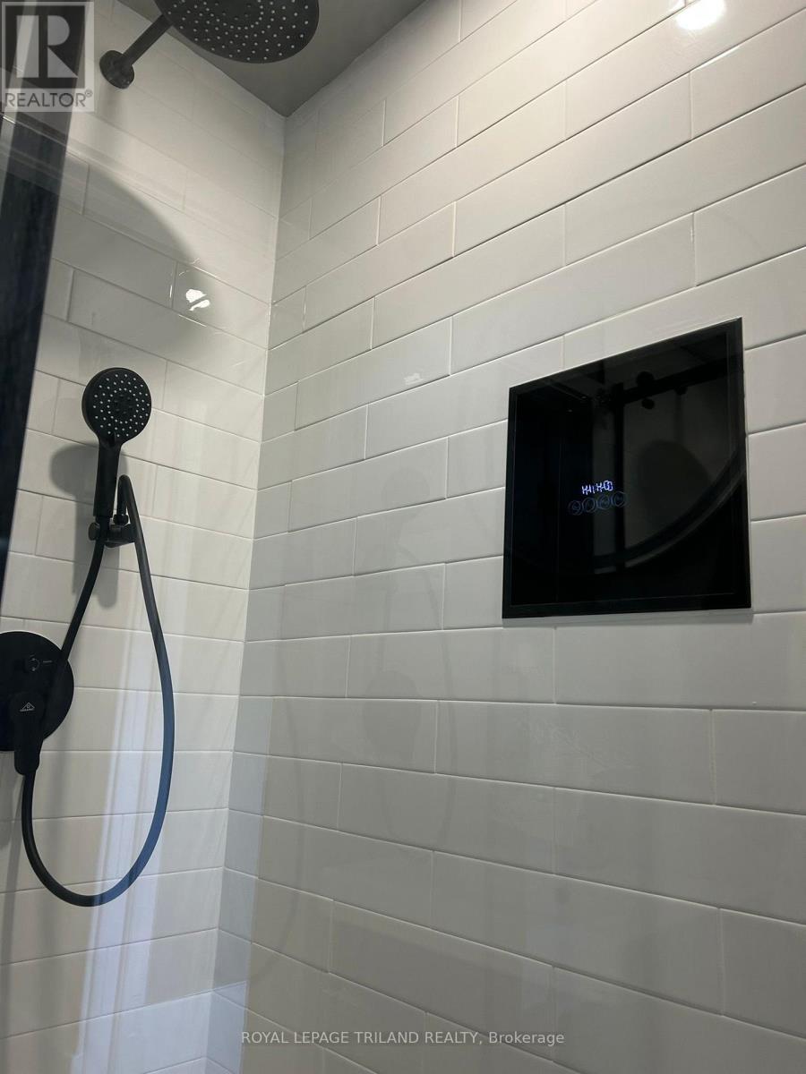 Unit 2 - 181 Ridout Street S, London South, Ontario  N6C 3X8 - Photo 8 - X12601354