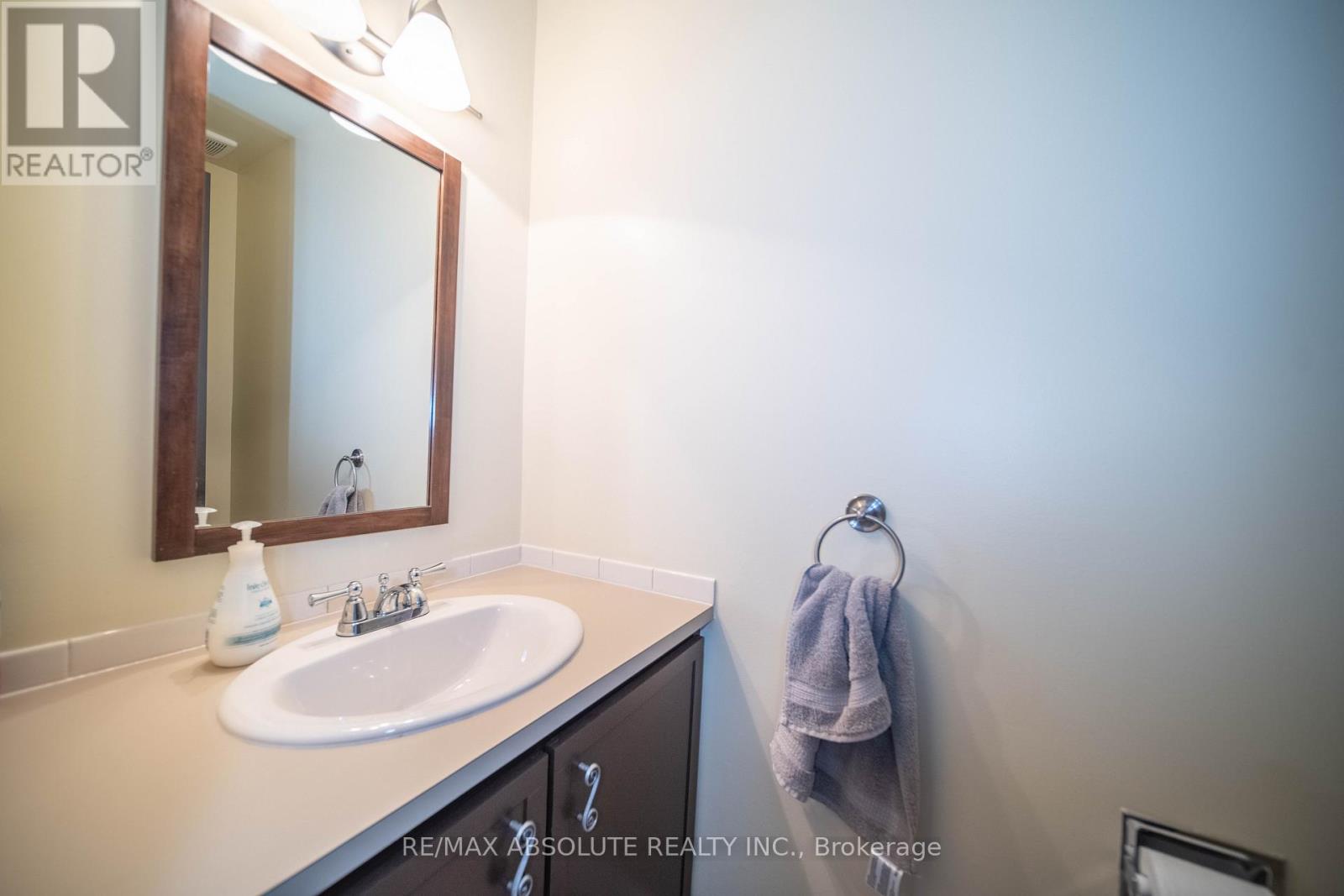 198 Hoylake Crescent, Ottawa, Ontario K1E 2M8 - Photo 17 - X12406624