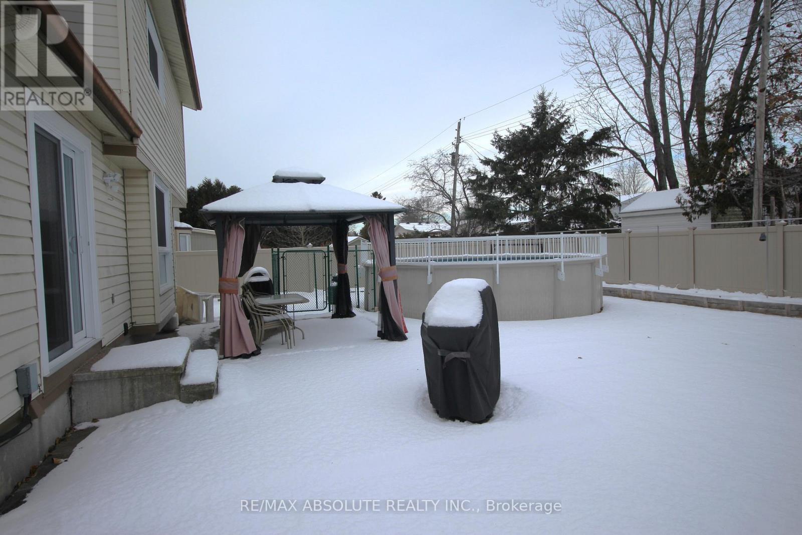 198 Hoylake Crescent, Ottawa, Ontario K1E 2M8 - Photo 34 - X12406624