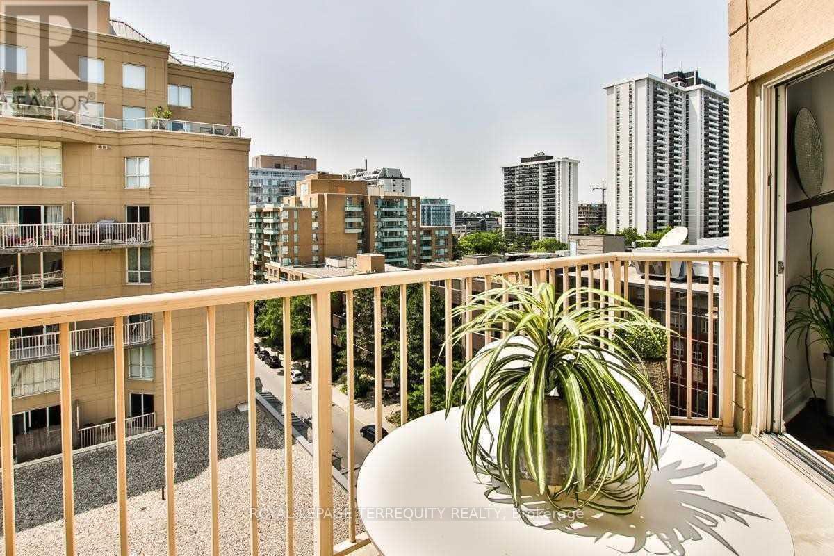 1052 - 139 Merton Street, Toronto, Ontario  M4S 3G7 - Photo 18 - C12604948