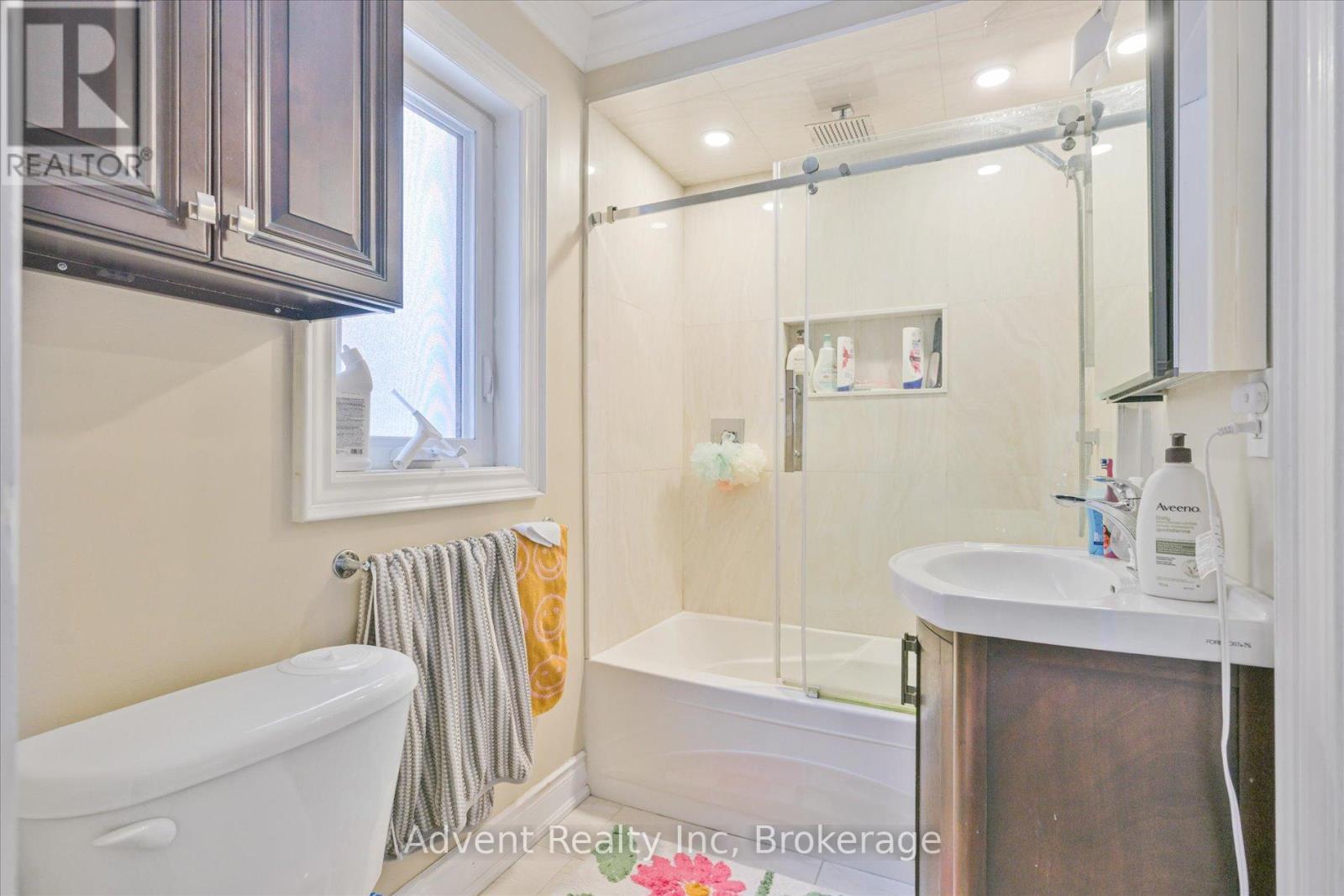 Main - 63 Burnaby Boulevard, Toronto, Ontario  M5N 1G3 - Photo 10 - C12605008