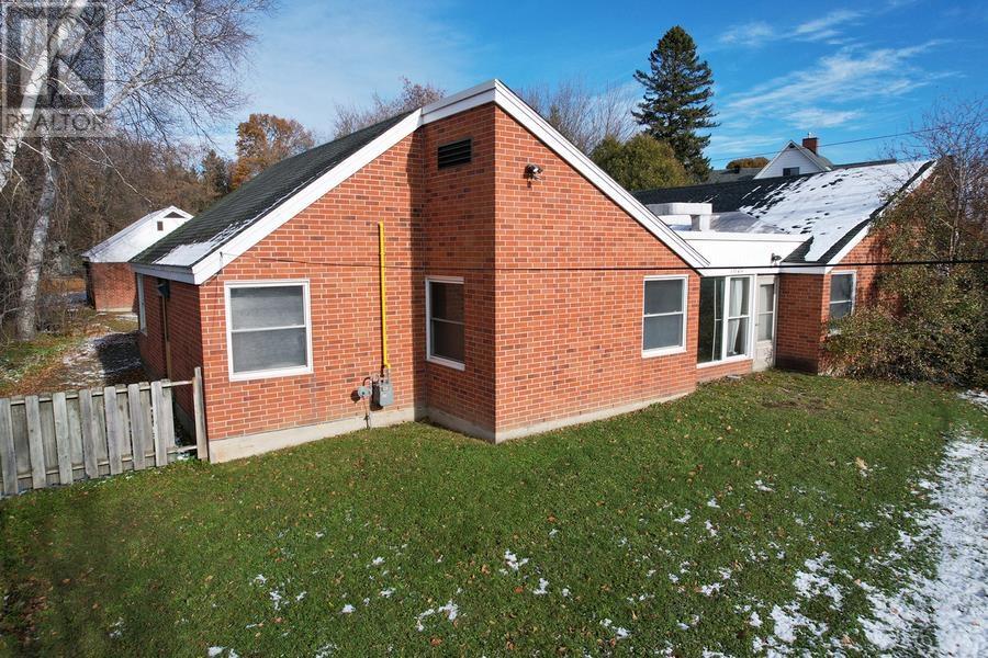 1020 Queen St E, Sault Ste. Marie, Ontario P6A 2C6 - Photo 8 - SM253417