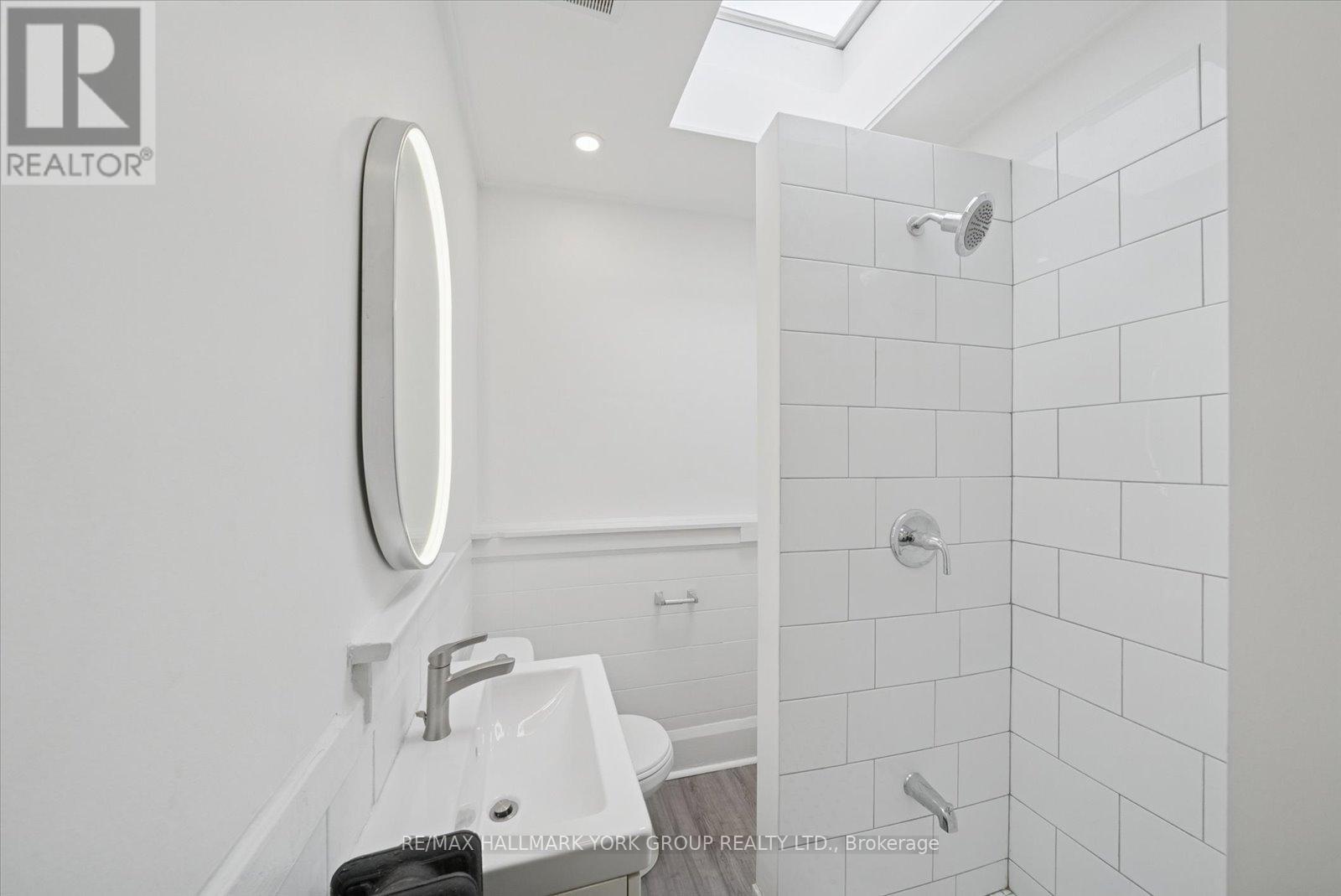 1578a Queen Street E, Toronto, Ontario  M4L 1G1 - Photo 19 - E12604972