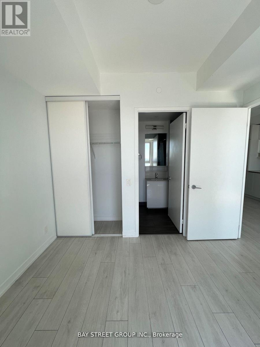 2303 - 950 Portage Parkway, Vaughan, Ontario  L4K 0J7 - Photo 5 - N12604920