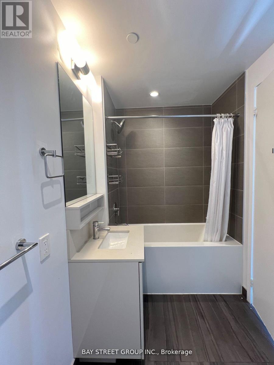 2303 - 950 Portage Parkway, Vaughan, Ontario  L4K 0J7 - Photo 9 - N12604920