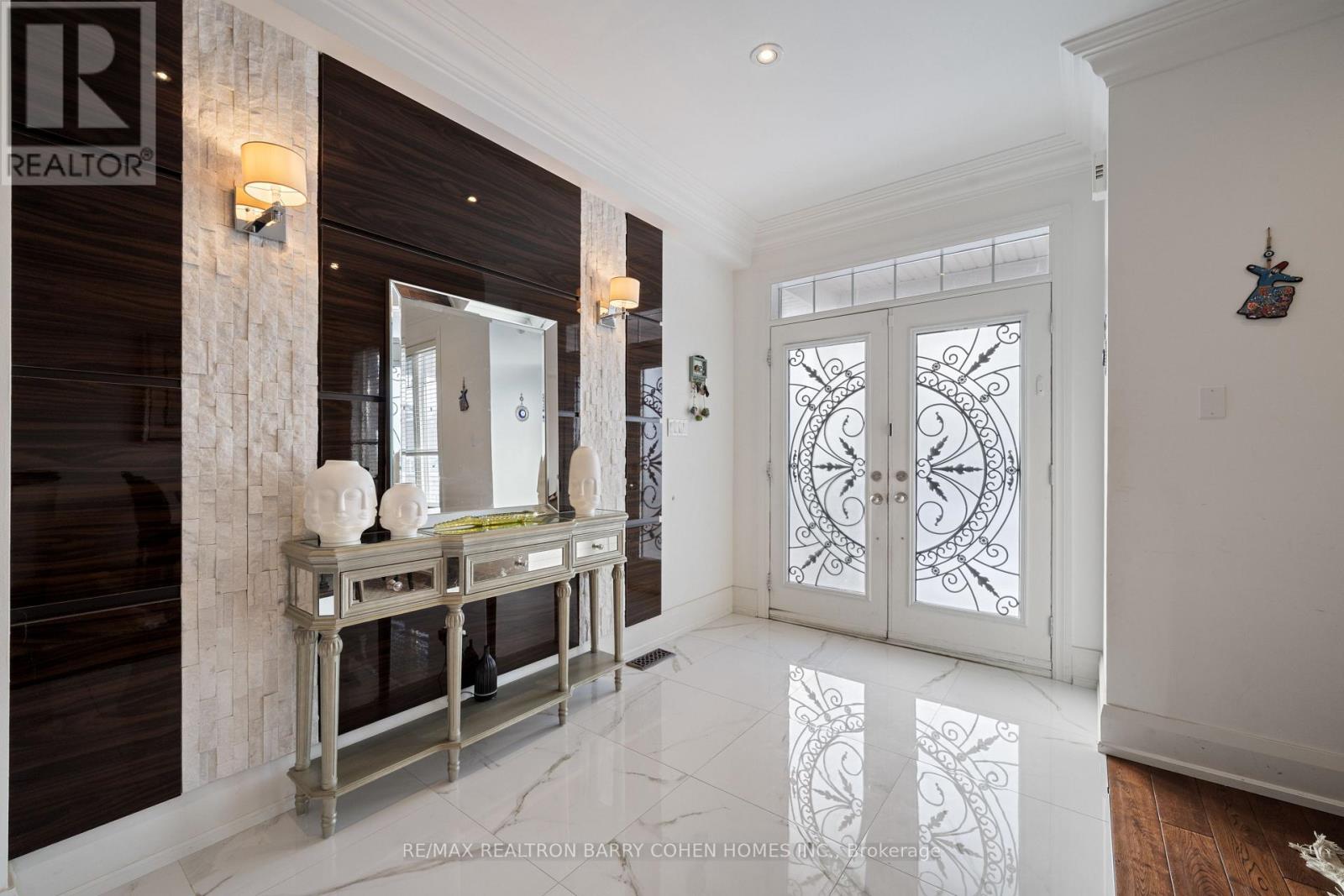 17 Lourakis Street, Richmond Hill, Ontario  L4E 0J5 - Photo 2 - N12604942