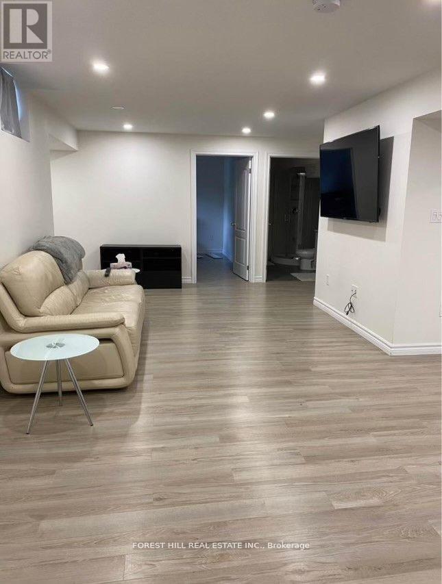 499 Beverley Glen Boulevard, Vaughan, Ontario  L4J 7S1 - Photo 3 - N12605014