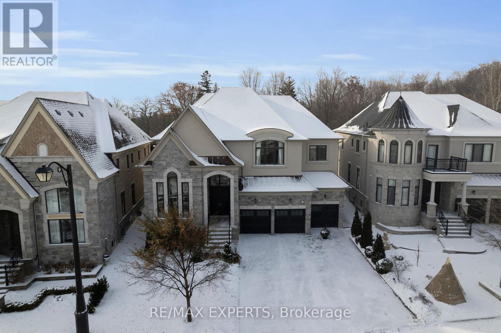 136 Lady Jessica Drive, Vaughan, Ontario  L6A 4Z7 - Photo 2 - N12605016