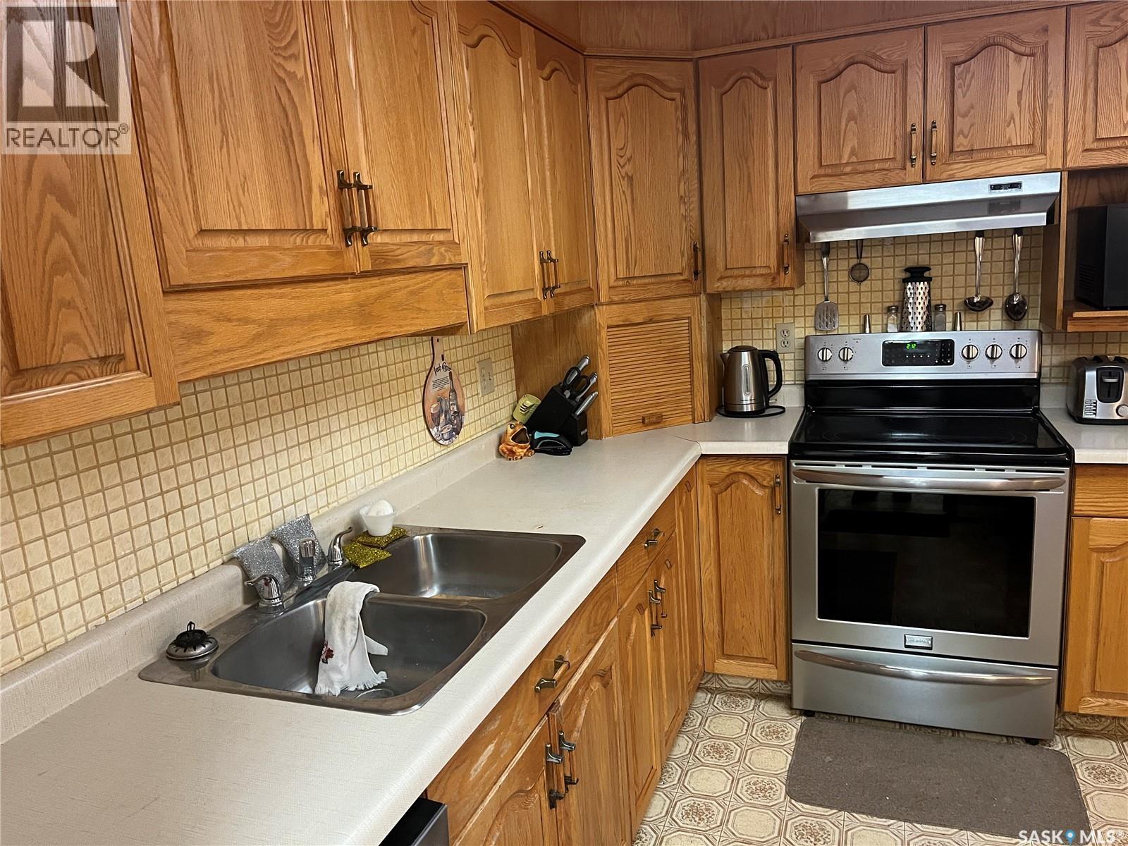 102 115 8th Street Ne, Weyburn, Saskatchewan  S4H 1E1 - Photo 6 - SK025174