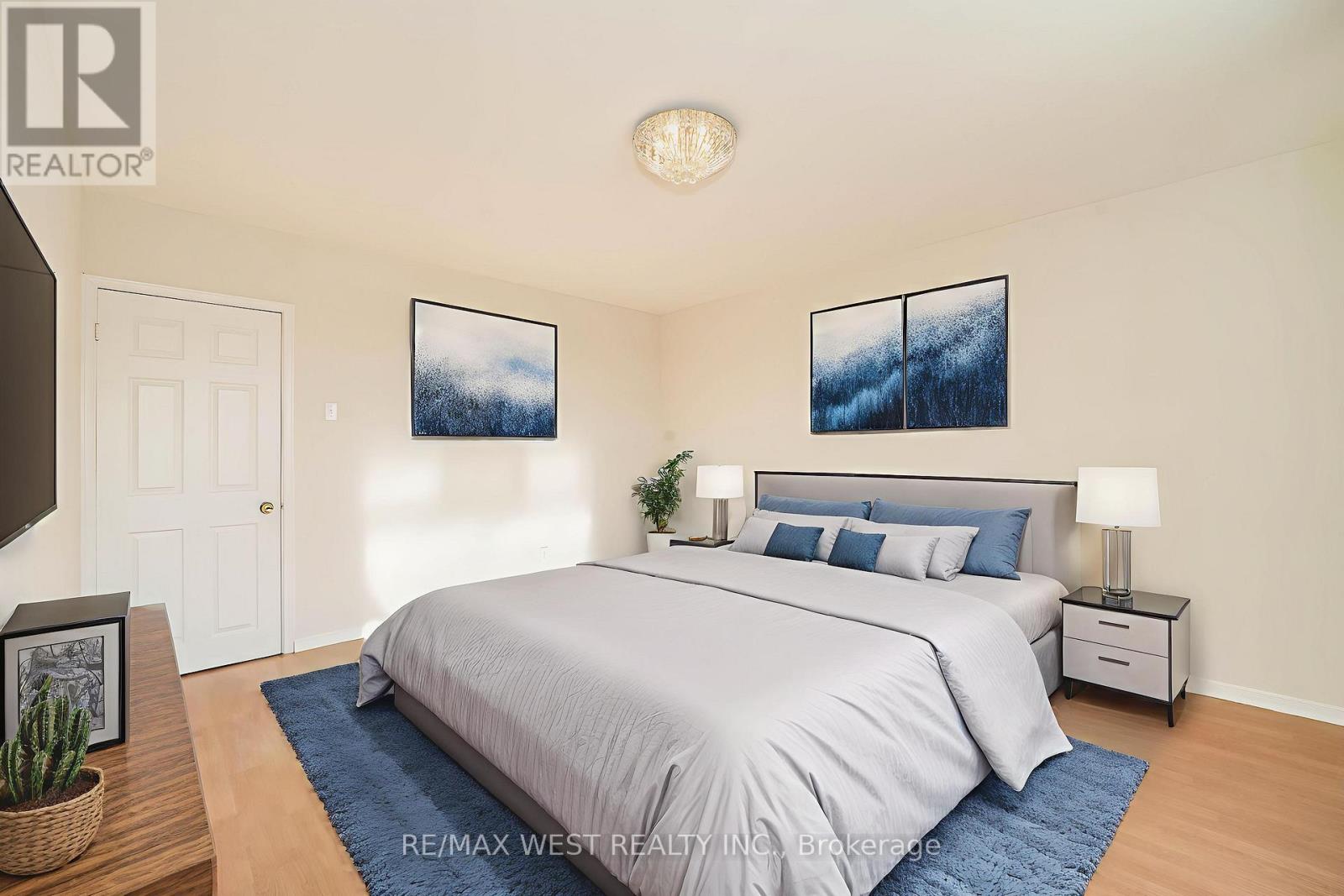 818a The Queensway, Toronto, Ontario  M8Z 1N5 - Photo 3 - W12604962