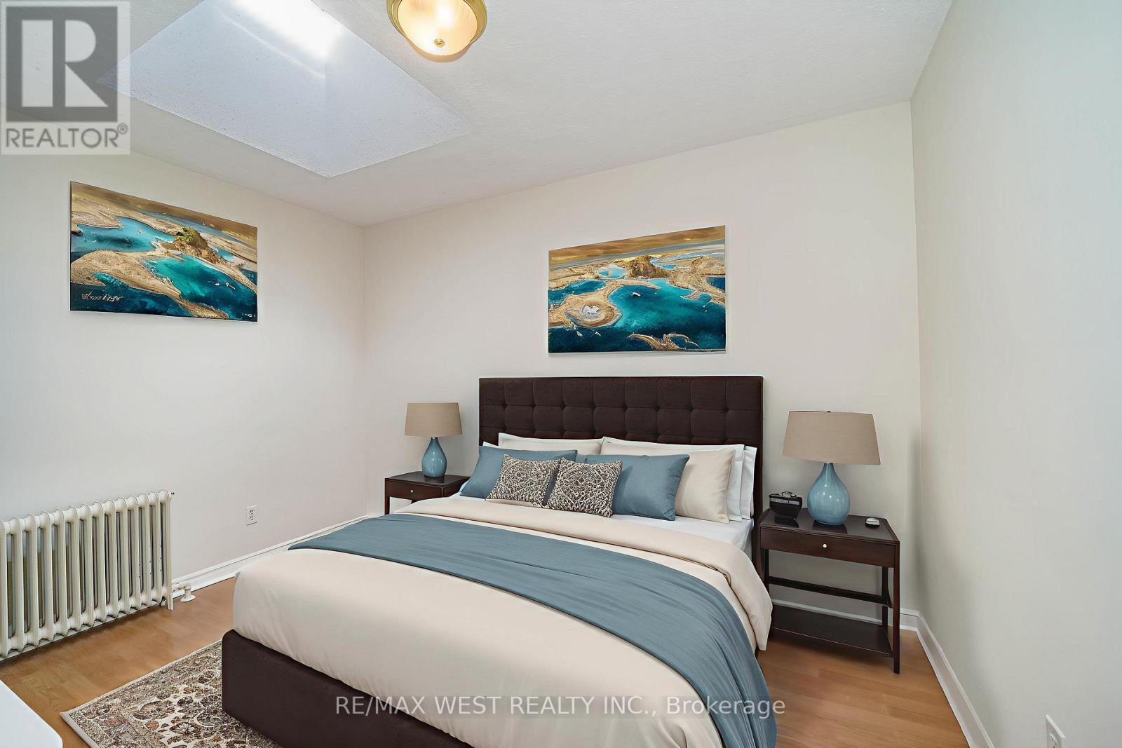 818a The Queensway, Toronto, Ontario  M8Z 1N5 - Photo 5 - W12604962