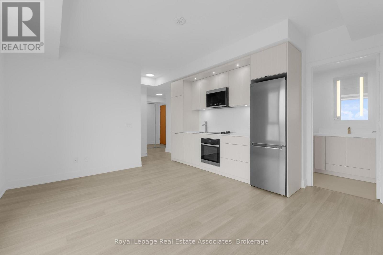 1012 - 60 Central Park Roadway, Toronto, Ontario  M9A 3K1 - Photo 4 - W12604966